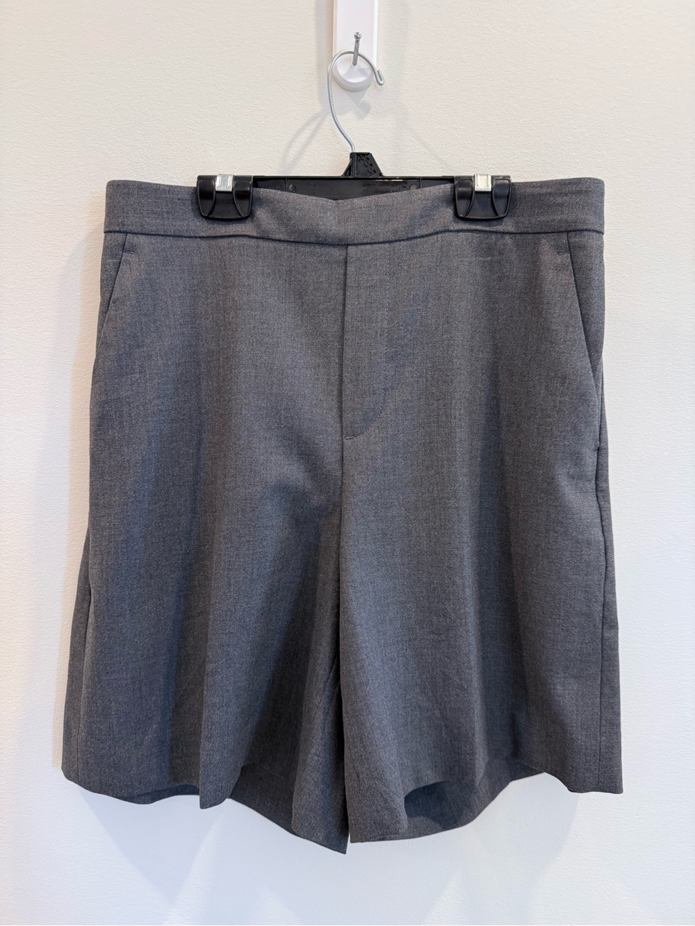 Banana Republic Hayden Short Grey Business Casual Career Tailored Scandi size 10